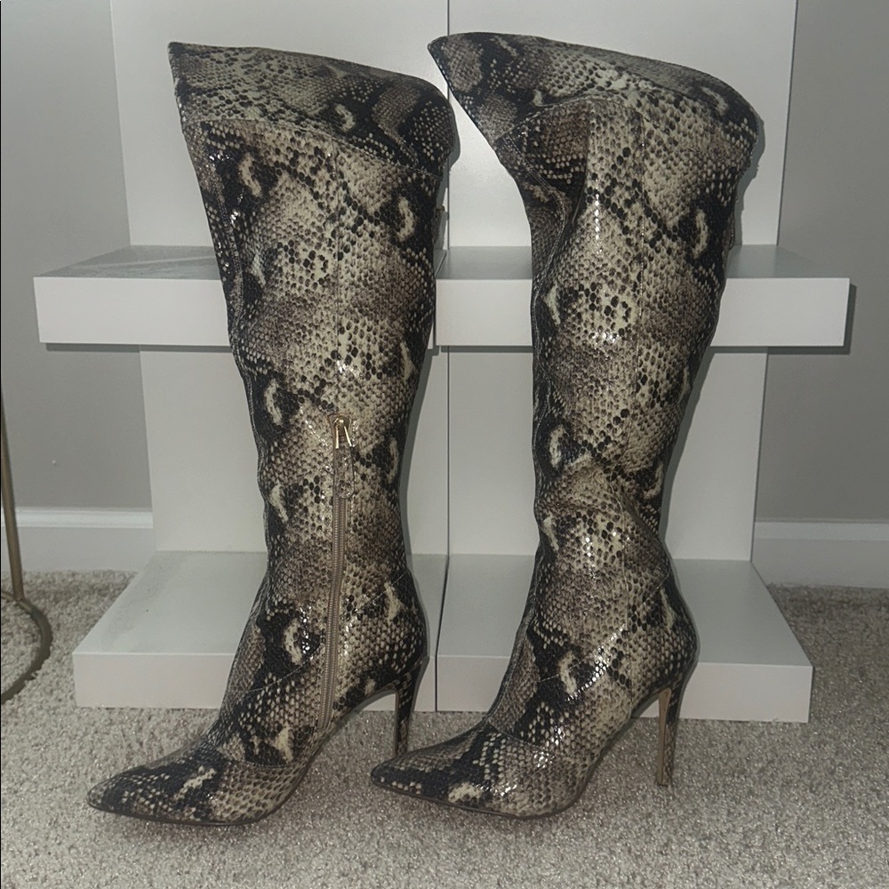 Chic Snakeskin Pattern Knee-High Boots